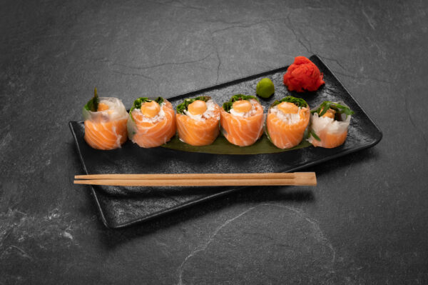 Salmon Namaharumaki Roll